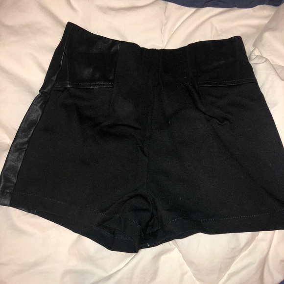 Guess Shorts with Faux Leather - Picture 1 of 3